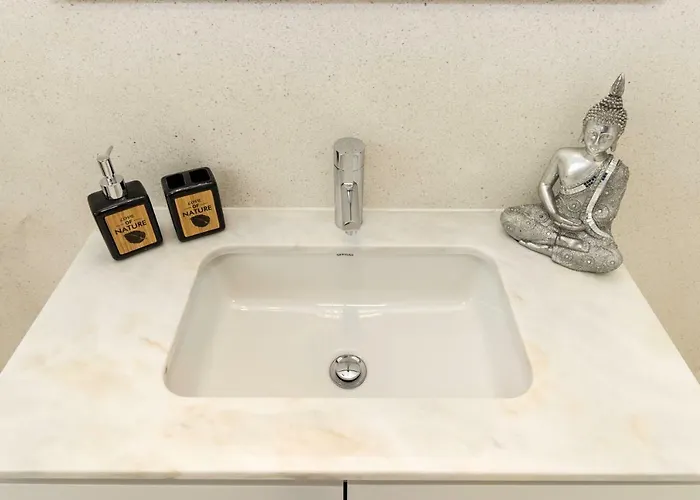 Guest H4u - Bonjardim Pop Art Center Apartman