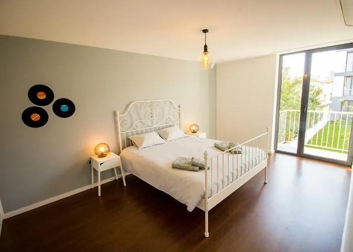 Guest H4u - Bonjardim Pop Art Center Apartman *