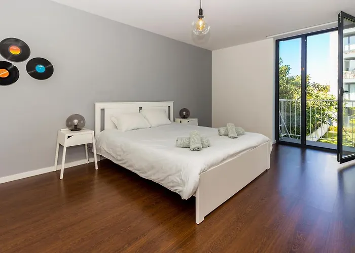 Guest H4u - Bonjardim Pop Art Center * Porto