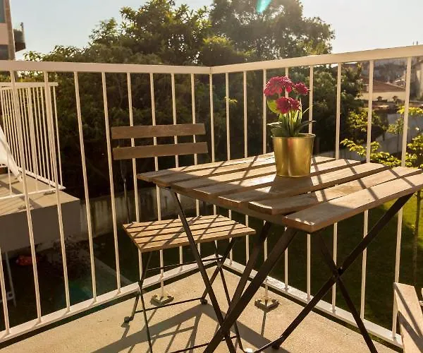 Guest H4u - Bonjardim Pop Art Center *