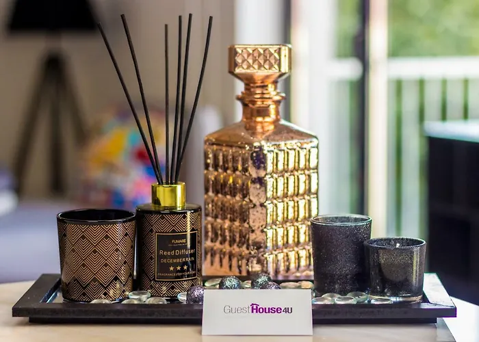 Guest H4u - Bonjardim Pop Art Center *