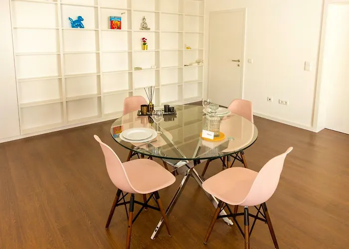 Guest H4u - Bonjardim Pop Art Center Apartmán *