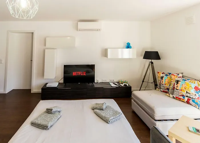 Guest H4u - Bonjardim Pop Art Center Порту