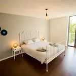 Guest H4u - Bonjardim Pop Art Center Apartment *