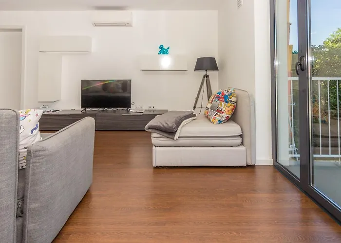 Guest H4u - Bonjardim Pop Art Center *